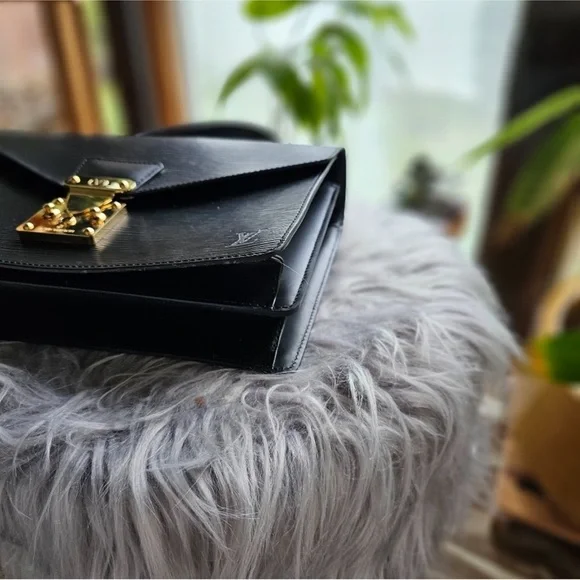 Authentic Louis Vuitton Epi Concorde Handbag - Picture 10 of 13